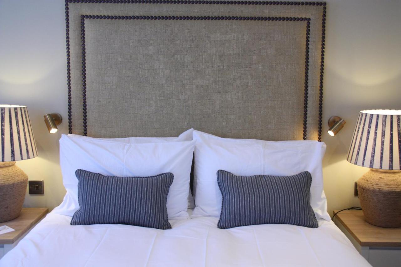 The Bell Hotel, 4*