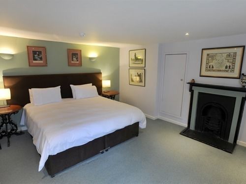 The Bell Hotel, Hotel