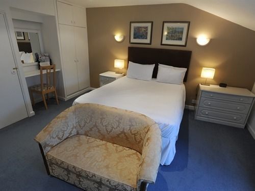 The Bell Hotel, 4*